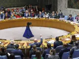 Miembros del Consejo de Seguridad de la ONU votando a resolución.