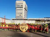 Protesta del colectivo Vigo Sen Bombeiros en la Praza do Rei.