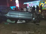 Imagen del coche accidentado en Torreblanca (Sevilla).
