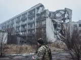 Un edificio destruido en Márinka, la localidad ucraniana de la región de Donetsk tomada por las tropas rusas.