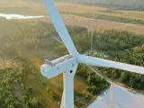 La firma ‘maña’ y la estadounidense están arrancando con una primera producción de 33 grandes turbinas GE 6.1-158 'Cypress'. Según detallan en la página web, este modelo tiene una potencia máxima de 6.100 kW, un rotor de 158 metros de diámetro y una altura de 101 metros.