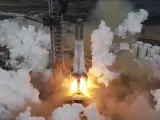 Esto es una imagen del encendido del pasado 29 de diciembre de la etapa Super Heavy del cohete Starship.