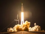 El séptimo vuelo del X-37B se lanzó en un cohete Falcon Heavy de SpaceX.