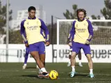 Bellingham y Modric, en un entrenamiento con el Real Madrid.