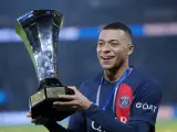 Mbappe celebra la Supercopa francesa.