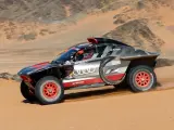 El Audi de Carlos Sainz, rodando en el desierto de Arabia Saudí.