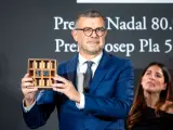 El periodista e historiador barcelonés Jaume Clotet, tras ganar el 56 Premio Josep Pla.
