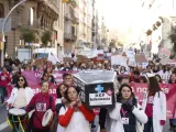 Enfermeras manifestándose esta mañana en Barcelona.