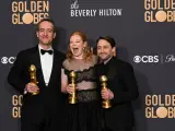 Matthew Macfadyen, Sarah Snook y Kieran Culkin, con sus Globos de Oro