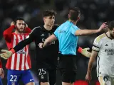 Kepa protesta el tercer gol del Atlético de Madrid en la Supercopa de Europa.