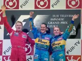 Michael Schumacher junto a Johnny Herbert y Mika Hakkinen.