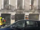 El fuego ha afectado a zonas comunes del edificio y un restaurante en el barrio de La Latina.