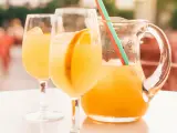 Agua de Valencia, un cóctel típico de la ciudad de Valencia que contiene zumo de naranja, champagne, azúcar, ginebra y vodka.