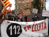 Manifestación de trabajadores del 112 frente al departamento de interior. / Miquel Taverna