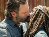Rick (Andrew Lincoln) y Michonne (Danai Gurira) en 'The Walking Dead'