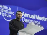 El presidente ucraniano Volodímir Zelenski habla en la reunión anual del Foro Económico Mundial en Davos.