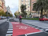 El carril bici de plaza de España hacia avenida del Cid, en la ciudad de Valencia.