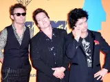 03 November 2019, Spain, Sevilla: (L-R) Tre Cool, Mike Dirnt and Billie Joe Armstrong, members of the band Green Day, pose on the red carpet of the 2019 MTV Europe Music Awards at the FIBES Conference and Exhibition Centre. Photo: Ian West/PA Wire/dpa (Foto de ARCHIVO) 03/11/2019 ONLY FOR USE IN SPAIN