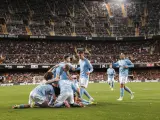 Los jugadores del Celta celebran uno de los goles en Mestalla.