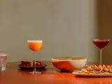 Mesa y cócteles de Persimmon’s, gastronomía de Georgia.