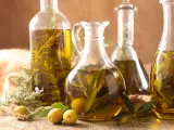 Al aceite de oliva se le pueden añadir especias, frutos y productos que sublimen sus aromas.