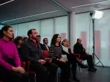 La presidenta de la Comunidad de Madrid, Isabel Díaz Ayuso, y la consejera de Familia, Juventud y Asuntos Sociales, Ana Dávila, durante la visita la nueva sede de Cruz Roja en Colmenar Viejo