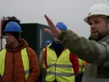 Un empleado de Iberdrola impartiendo la formación a personas desempleadas en el noroeste de la provincia de Palencia.
