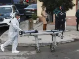 La Guardia Civil trabaja en el lugar donde se han hallado los cuerpos de los hermanos.