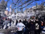 Edificio residencial destruido en Damasco tras el presunto ataque israelí.