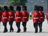 Guardias reales británicos con sus típicos gorros.