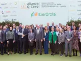 Representantes de las empresas que forman parte de Alianza Q-Cero en una foto de familia con el presidente de Iberdrola, Ignacio Galán (centro).