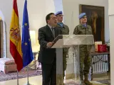 El ministro español de Asuntos Exteriores, José Manuel Albares, durante su visita a las tropas españolas desplegadas en el Líbano.