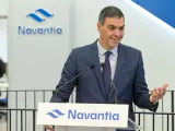 El presidente del Gobierno, Pedro Sánchez, ha anunciado este miércoles la construcción de un nuevo buque de la Armada en Navantia en Ferrol, con la creación de 1.800 empleos y la inversión de 439 millones de euros.