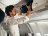 Un pasajero de un avión en una imagen de archivo.