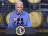 El presidente Joe Biden habla en la cervecer&iacute;a Earth Rider, el jueves 25 de enero de 2024, en Superior, Wisconsin.