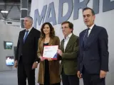 La presidenta de la Comunidad de Madrid, Isabel Díaz Ayuso, y el alcalde de la ciudad, José Luis Martínez-Almeida, durante Fitur.