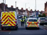 Policía e investigadores forenses en el lugar del ataque en Bristol.