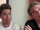 El cantante Carlos Baute en el vídeo que ha publicado en Instagram junto a su hijo, bromeando por su parecido físico.