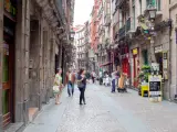 Imagen de una calle del casco antiguo de Bilbao.
