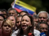 María Corina Machado ofrece declaraciones a los medios tras la ratificación de su inhabilitación.