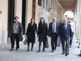 La portavoz de Vox en Baleares, Idoia Ribas (3i), acompañada de los diputados Sergio Rodríguez, Manuela Cañadas, María José Verdú y Agustín Buades.