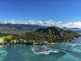 Vista aérea de Honolulu, capital de Hawái, en la que se puede apreciar en cráter volcánico Diamond Head.