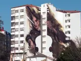 El mejor mural del mundo está en nuestro país, en el municipio coruñés de Fene. Lo ha elegido la mayor plataforma de arte urbano, Street Art Cities. Es una inmensa violonchelista que cubre los nueve pisos de un edificio de la localidad.