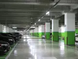 Plazas de garaje en un aparcamiento.