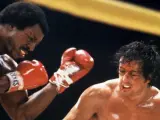 Carl Weathers y Sylvester Stallone enfrentándose en el cuadrilátero