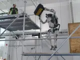 Atlas es el robot humanoide de Boston Dynamics y, desde hace más de una década, han conseguido que realice tareas complejas y pesadas.