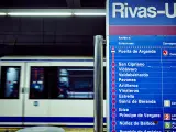 Imagen de archivo de un tren de Metro de Madrid en la estaci&oacute;n Rivas-Urbanizaciones.