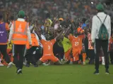 La selección de Costa de Marfil celebra su milagroso pase a la final de la Copa África.