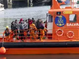 Los 14 tripulantes de un pesquero francés que se hunde a casi 9 millas de San Sebastián han sido rescatados este viernes por una embarcación de Salvamento Marítimo.