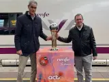 El trofeo de la Copa del Rey de baloncesto viaja a Málaga en AVE.